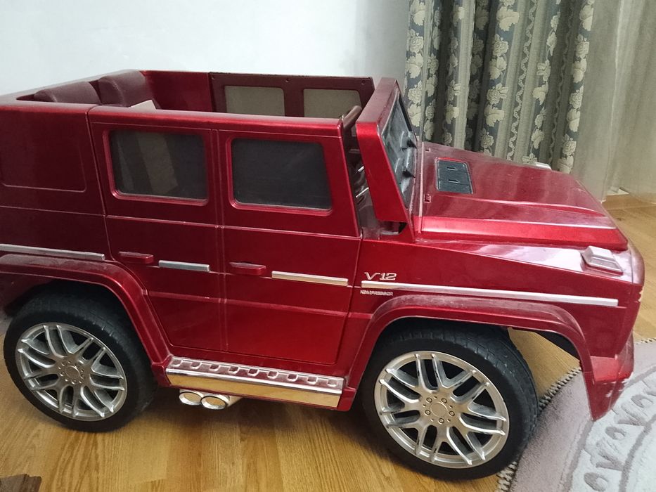 Продам машину детскую