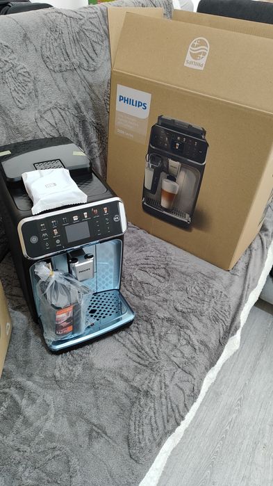 Espressor automat Philips Seria 5500 ep5547/90