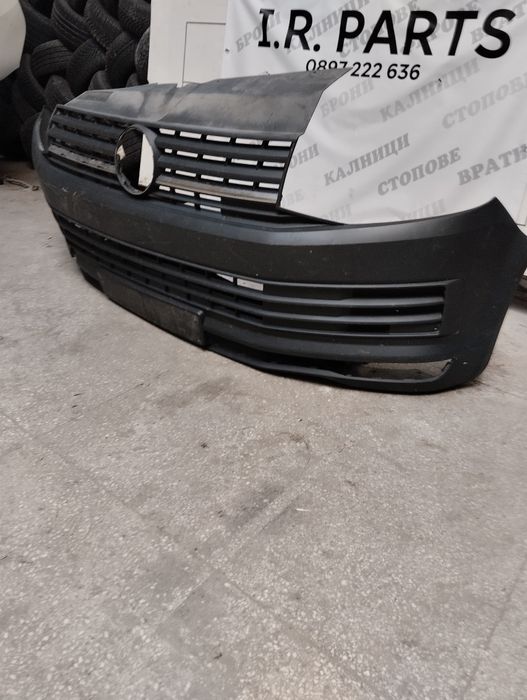 Продавам предна броня заVW T6