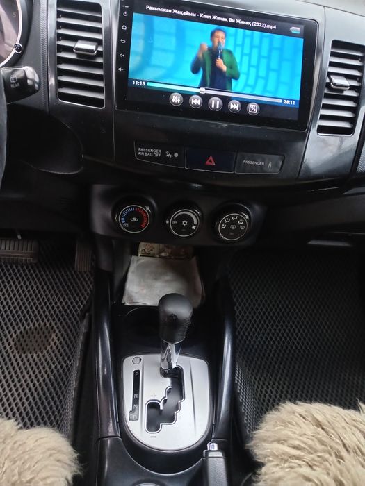 Автомобиль Mitsubishi Outlender