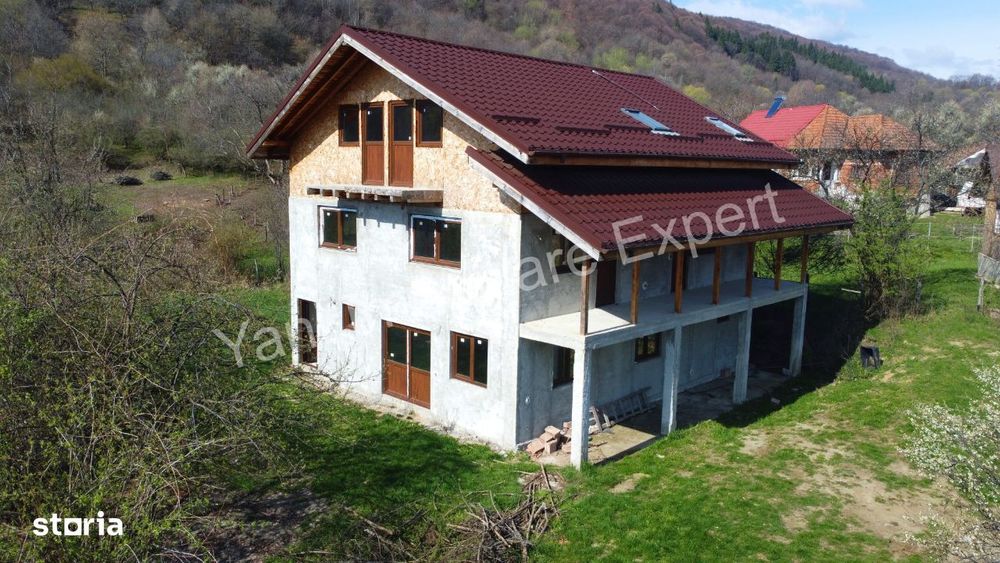 Casă de vacanță de vânzare în comuna Corbi, județ Argeș.