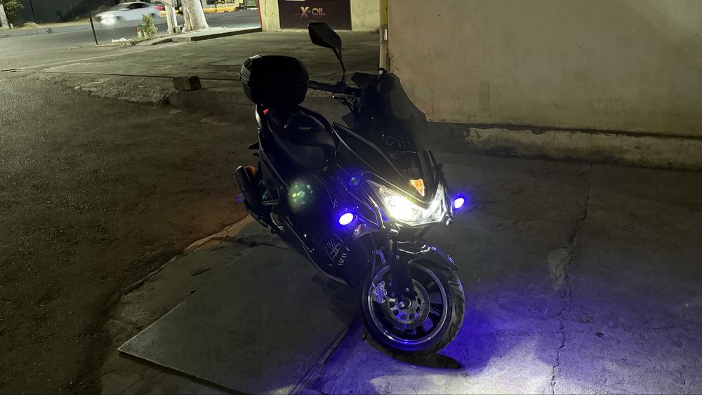 Продаётся бензиновый  скутер Wasat sport 150cc