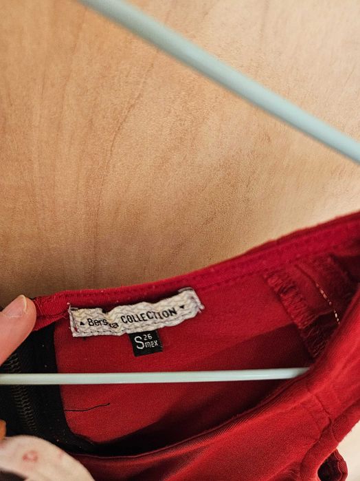 Дамска червена рокля, размер s.