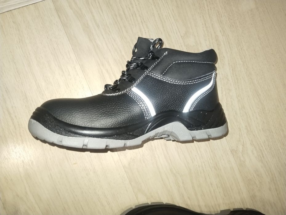 Продаю спецобувь