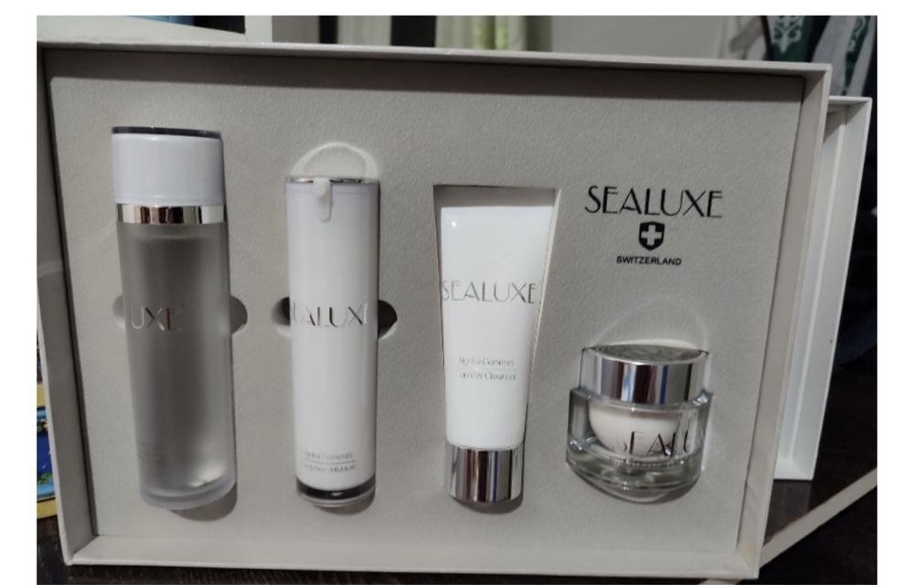 Набор премиальной уходовой косметики Sealuxe.