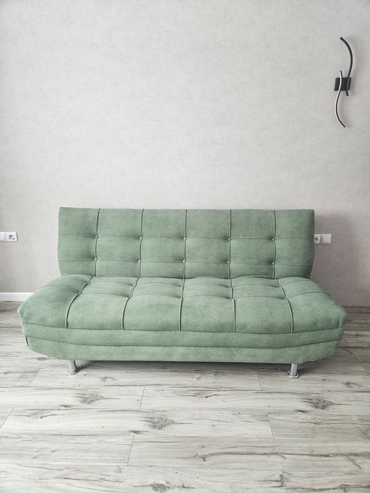 Продам компактный диван