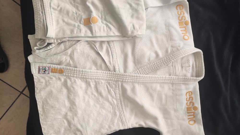 Джудо кимоно лицензирано 1.55 ESSIMO