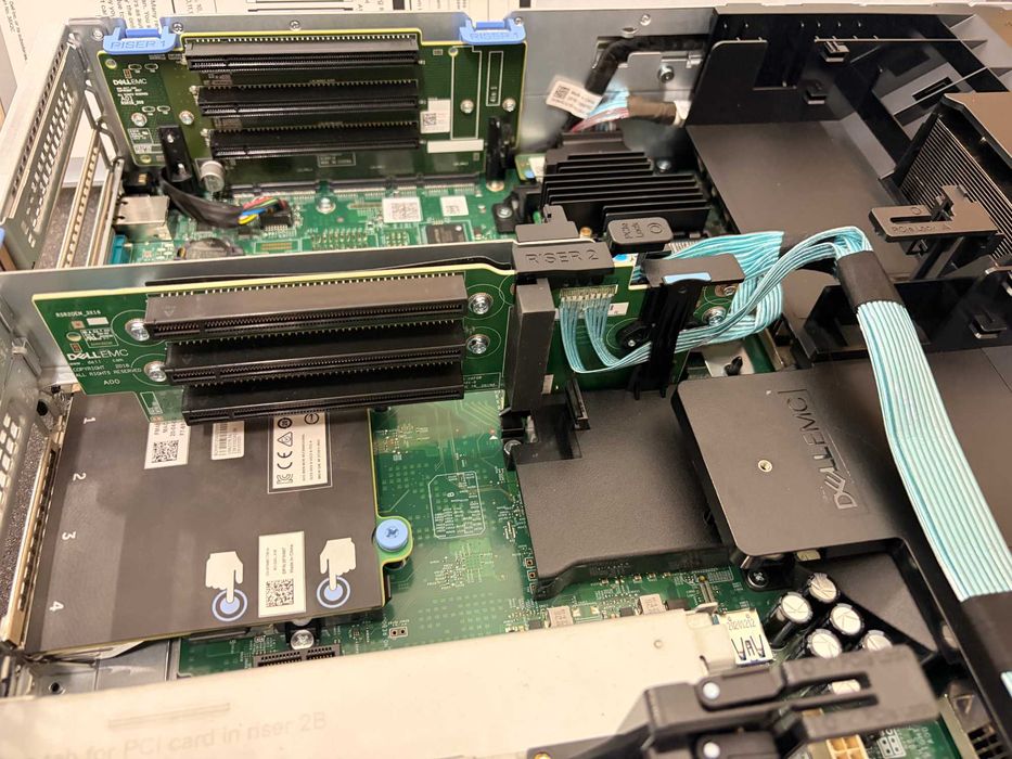 Dell PowerEdge R740XD – 2x Xeon 6138, 16GB RAM, H730, iDRAC9 ENT, 4x1GbE, 2x750W сървър