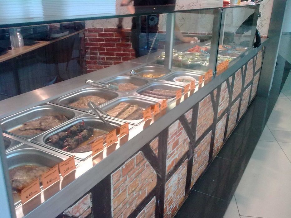 Топли и салатени витрини !