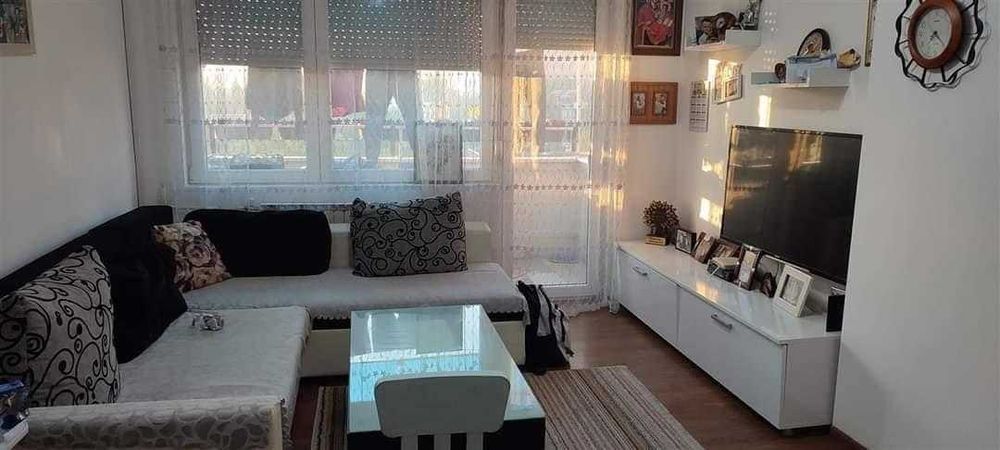 Двустаен имот в кв.Люлин 4