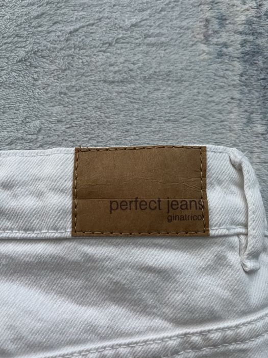 Бяла дънкова пола