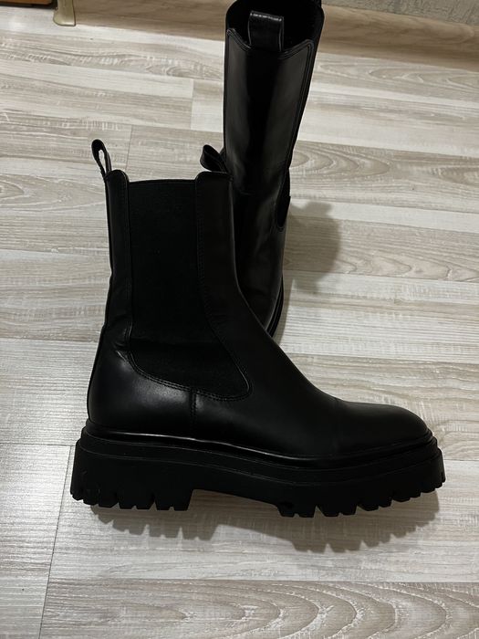 Продам ботинки