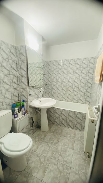 Inchiriez apartament cu 3 camere in Mioveni, zona Robea, etaj 1
