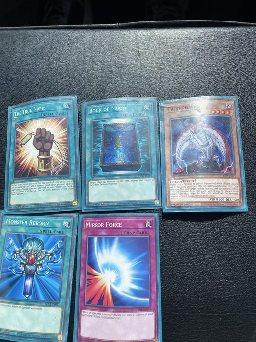 Югио карти час от тях са снимани