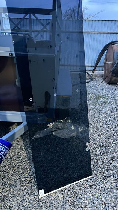 Продам дверь стеклянную для бани и душевой