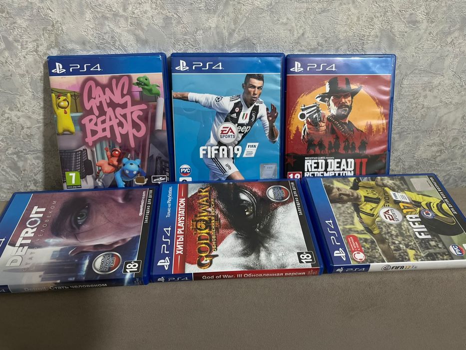 Продам PS4 Slim.