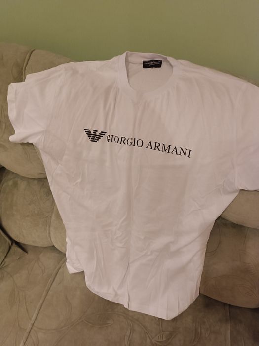 Два броя тениски състояние ново