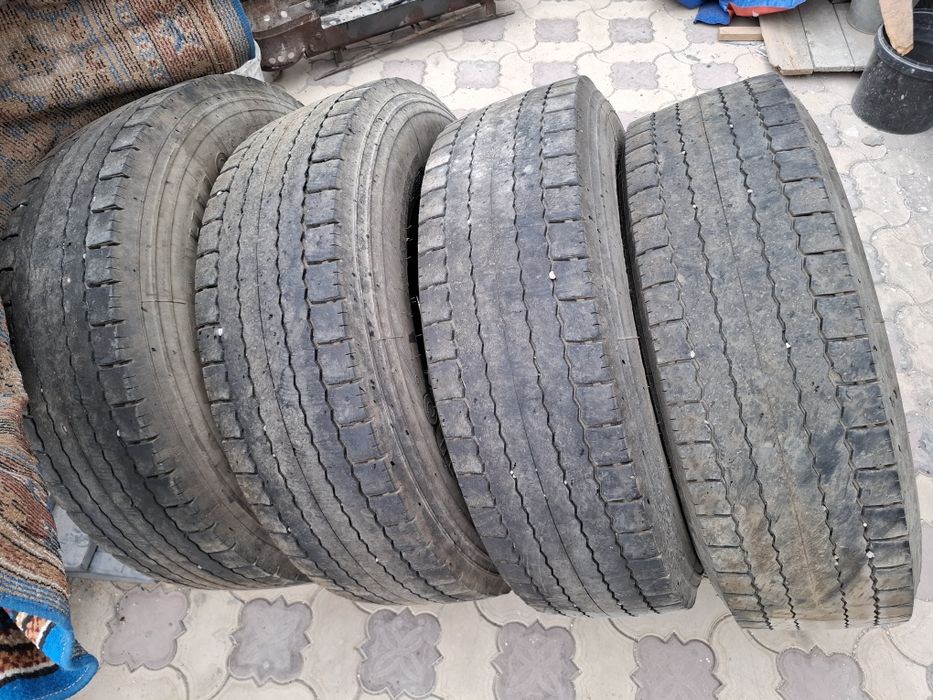Грузовые шины срочно продам