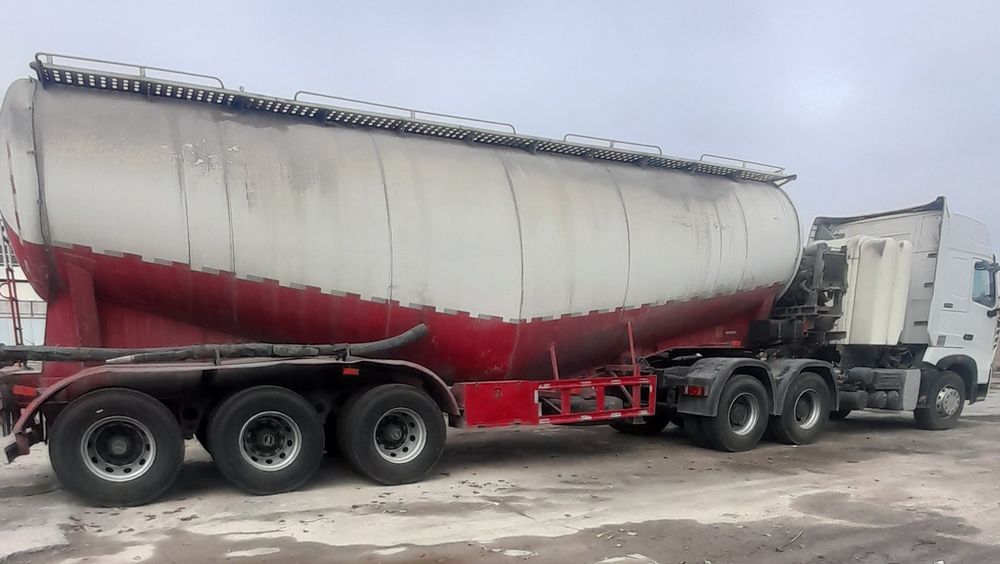 HOWO A7 Цементовоз