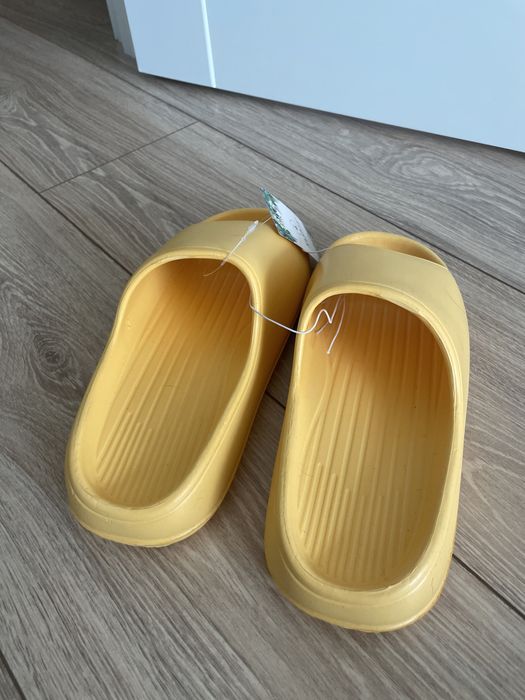 Сланцы шлепанцы