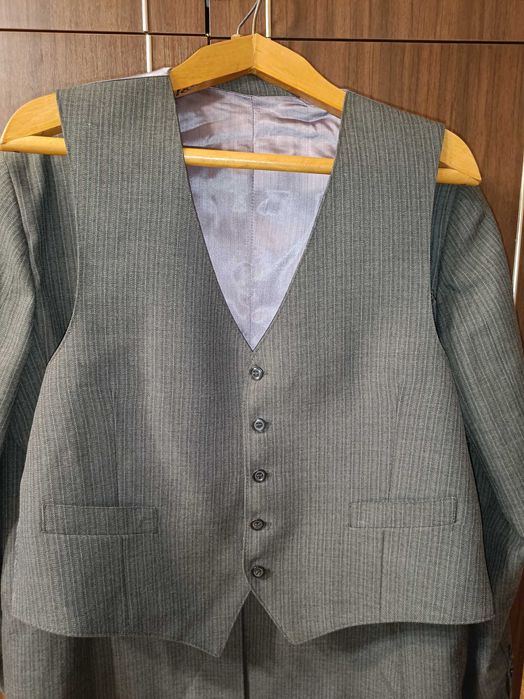 Мужской костюм тройка. Польша. Размер 52