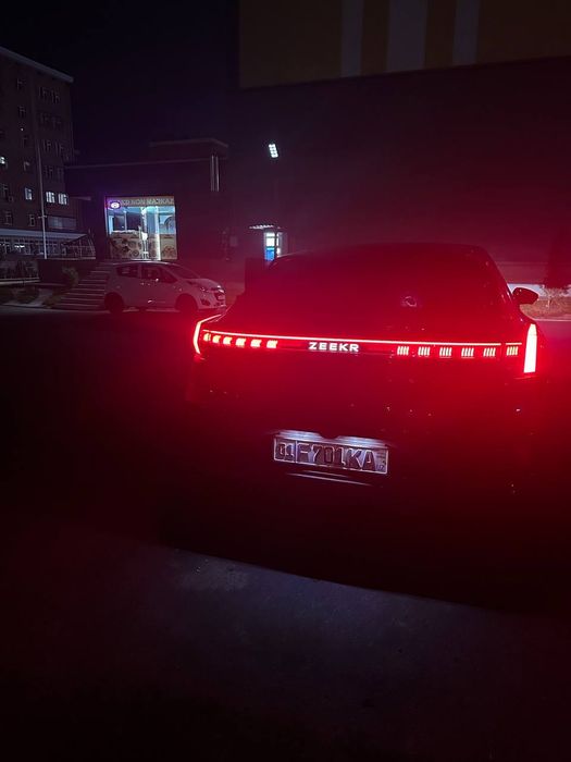 Zeekr 001 z sport 2024