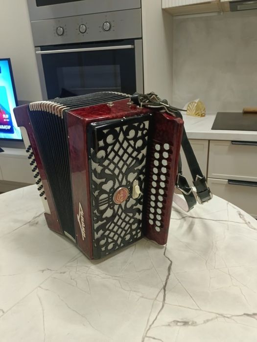 Продам гармонь Чайка М314