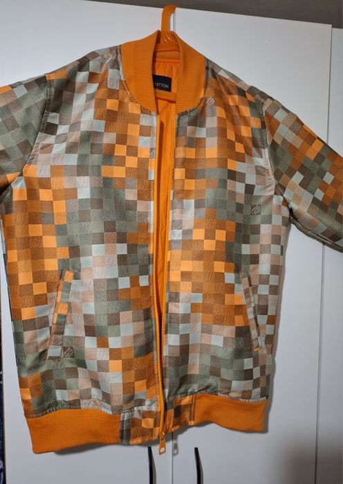 Vand geacă louise vuitton