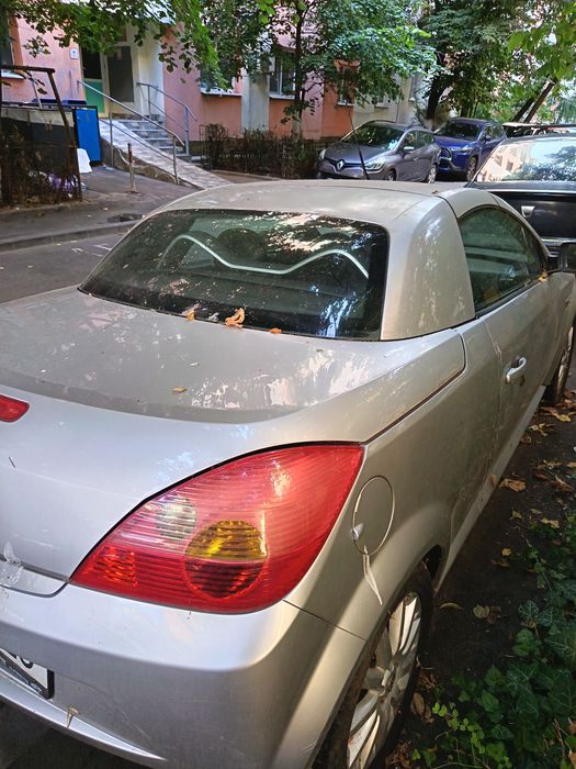 Vând Opel Tigra,  1.4 benzina, decapotabilă.