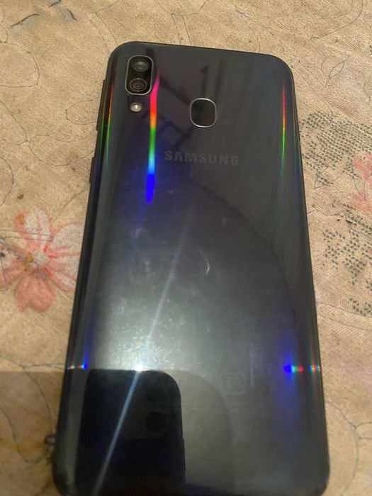 Samsung А40 продам