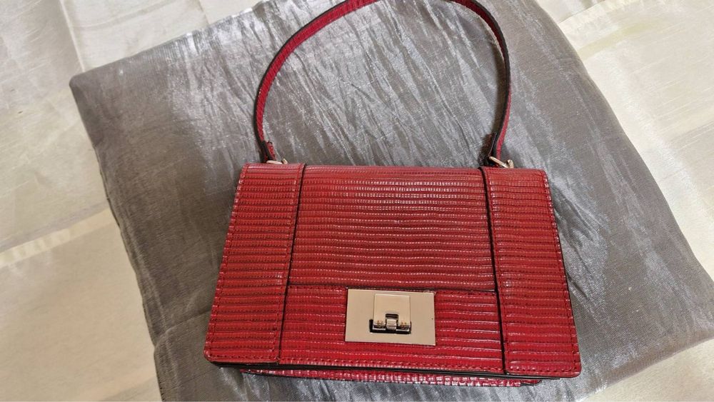 НОВА официална дамска кожена чанта червена