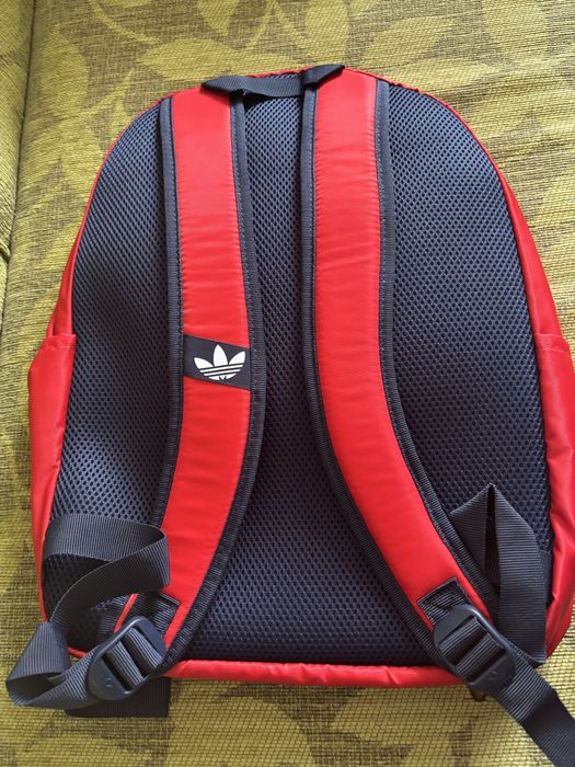 Тънка раница Hummel и нови раници на Adidas