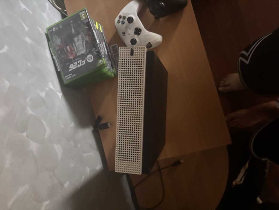 xbox One S 500GB + 2 controllere + jocuri | Pachet complet