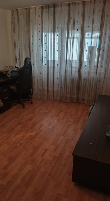 Particular , vând apartament cu 2 camere decomandat Lapus