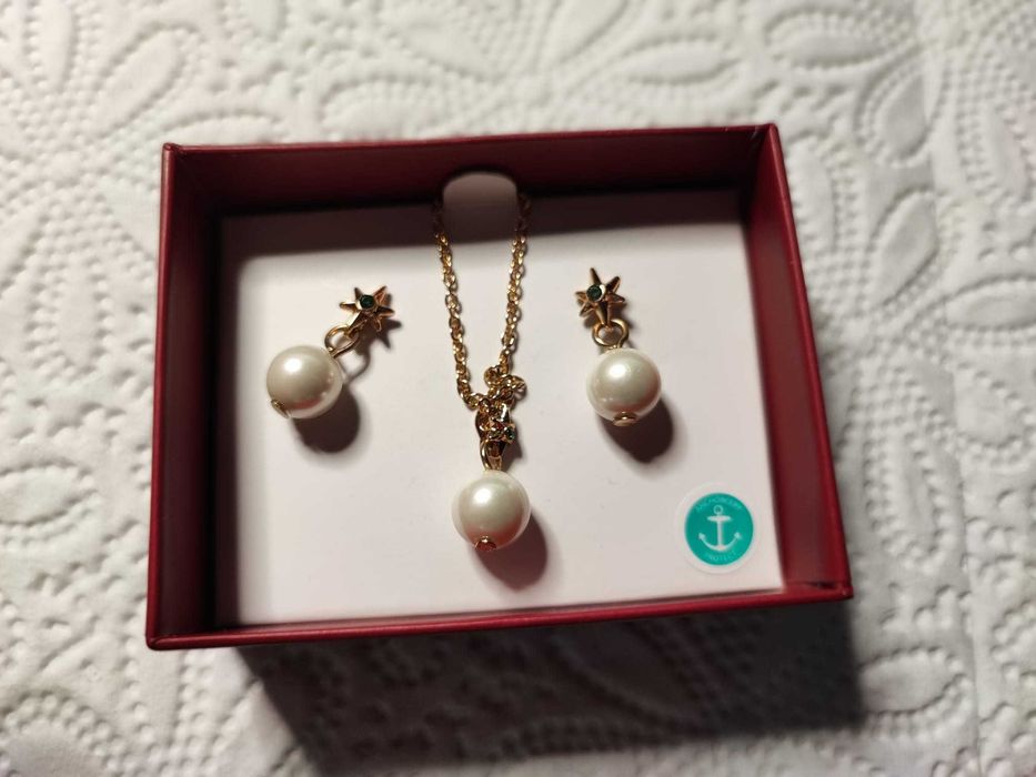 Set vintage cu perlute din material comun