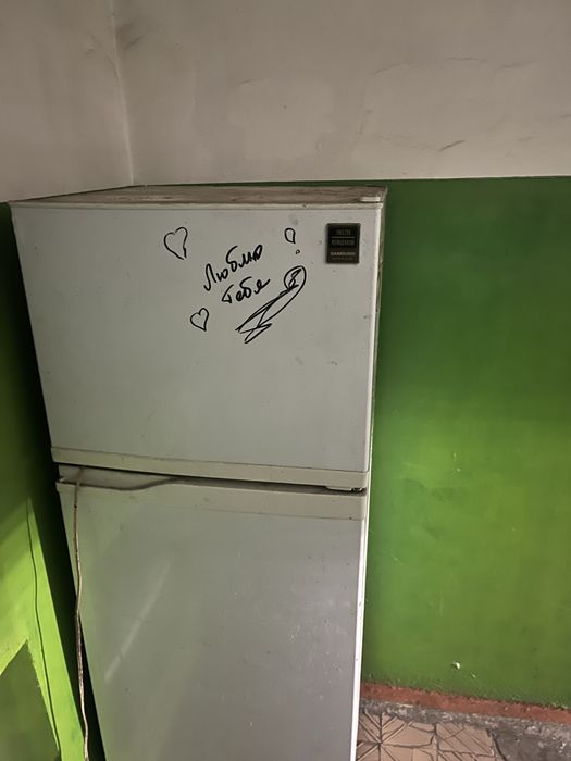 Холодильник работает отдам за 5тыщ