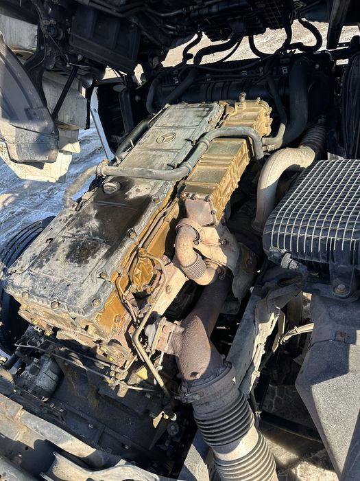 Dezmembrez Mercedes actros