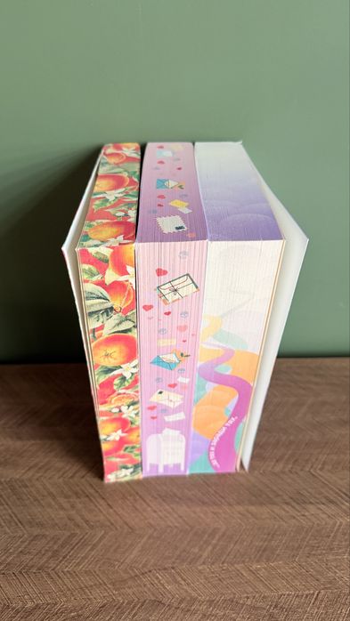 Книги с цветни порезки