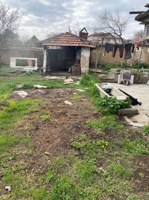 Продава къща на асфалтов път