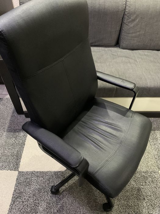 Кожанное кресло