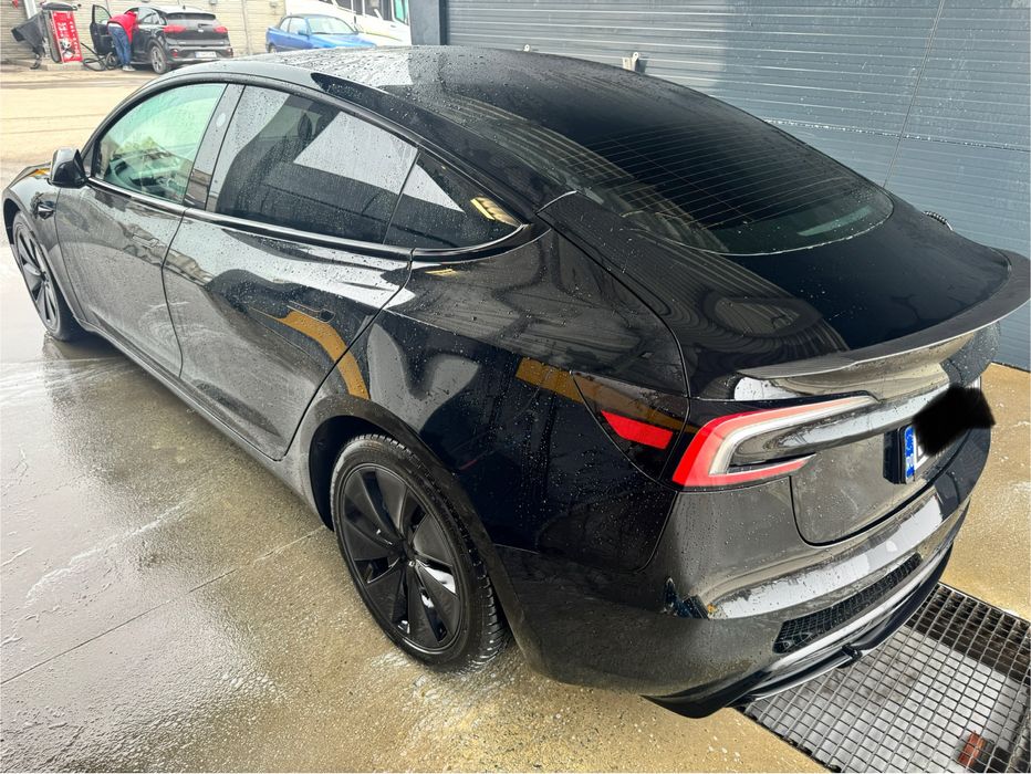 Tesla model 3 perfomance