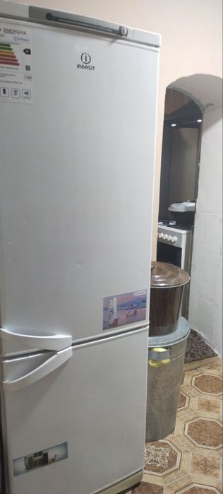 Assalomu alekum 
Xurmatlik xamshaxarlar 
Shu muzlatkich sotladi
Ishlas