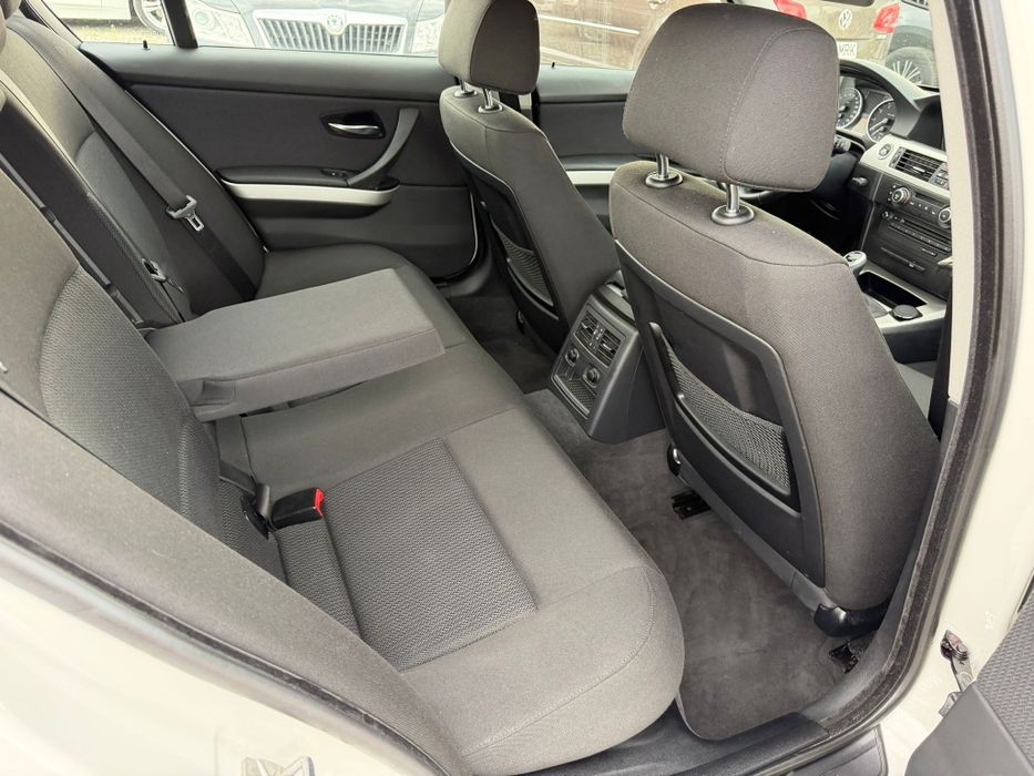 BMW 3 Series 2010 — imagine 5