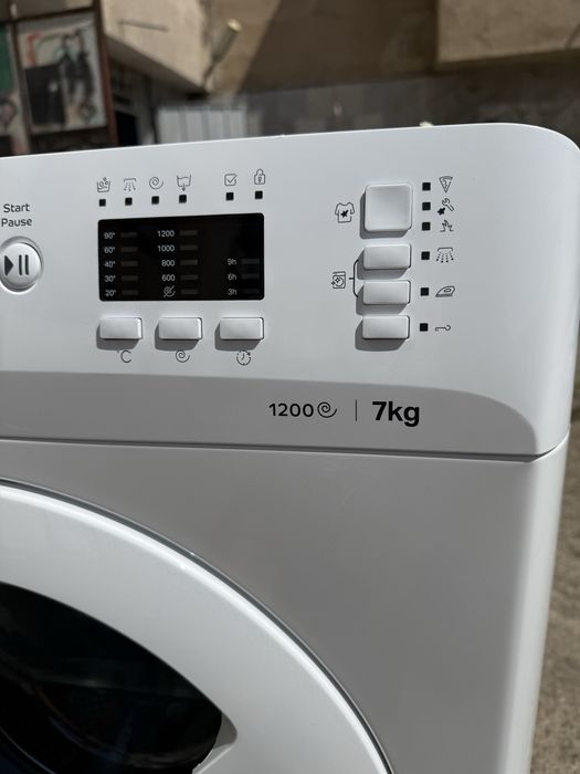 Продавам пералня Indesit