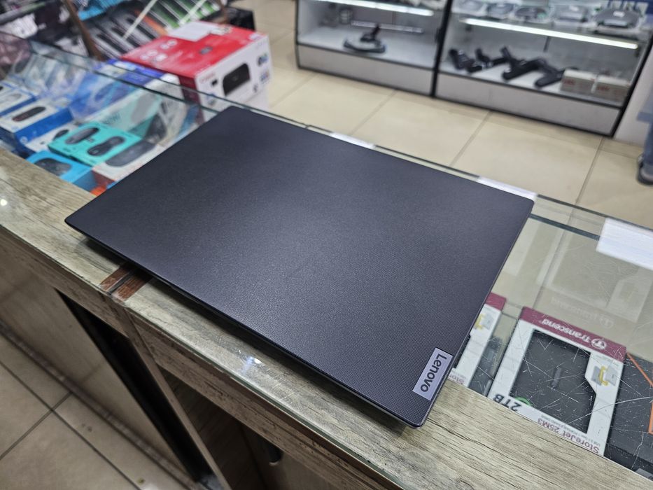 Lenovo V15 Core i5-1235U