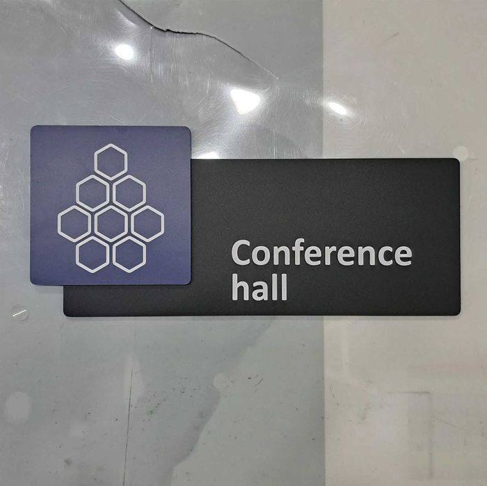 Изготовление табличек на дверь