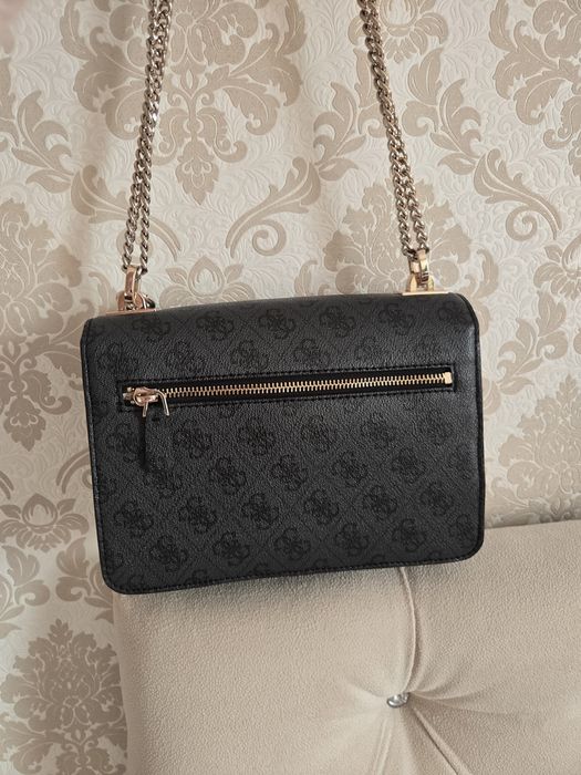 Оригинална чанта guess