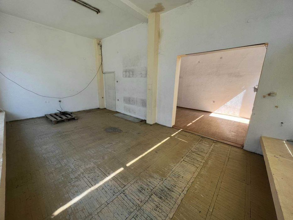 Продава се Магазин в Търговище, Център - 90 кв.м за 1134 €/кв.м - Снимка #2