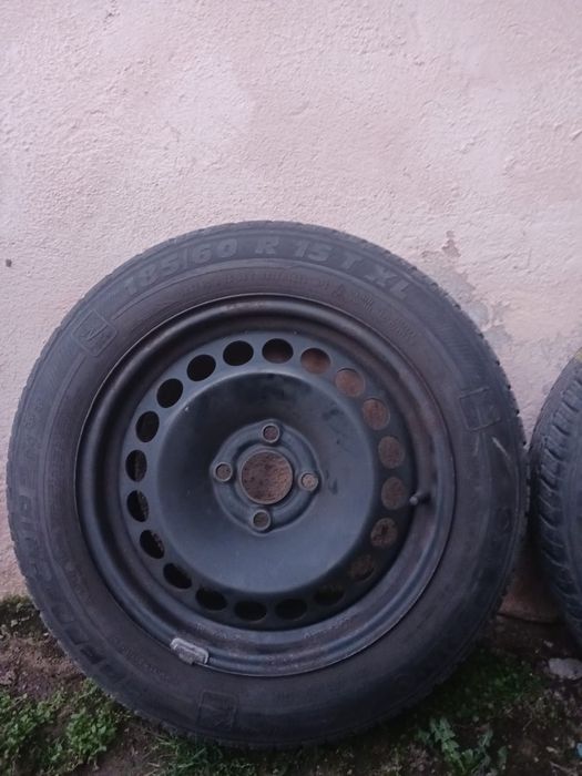 Cauciucuri de iarna cu geanta și capace