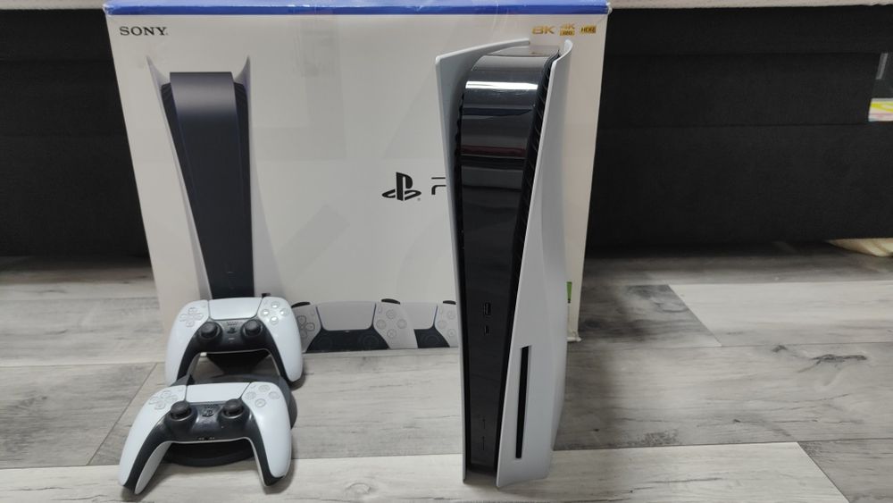 PlayStation 5 disc edition + controlere